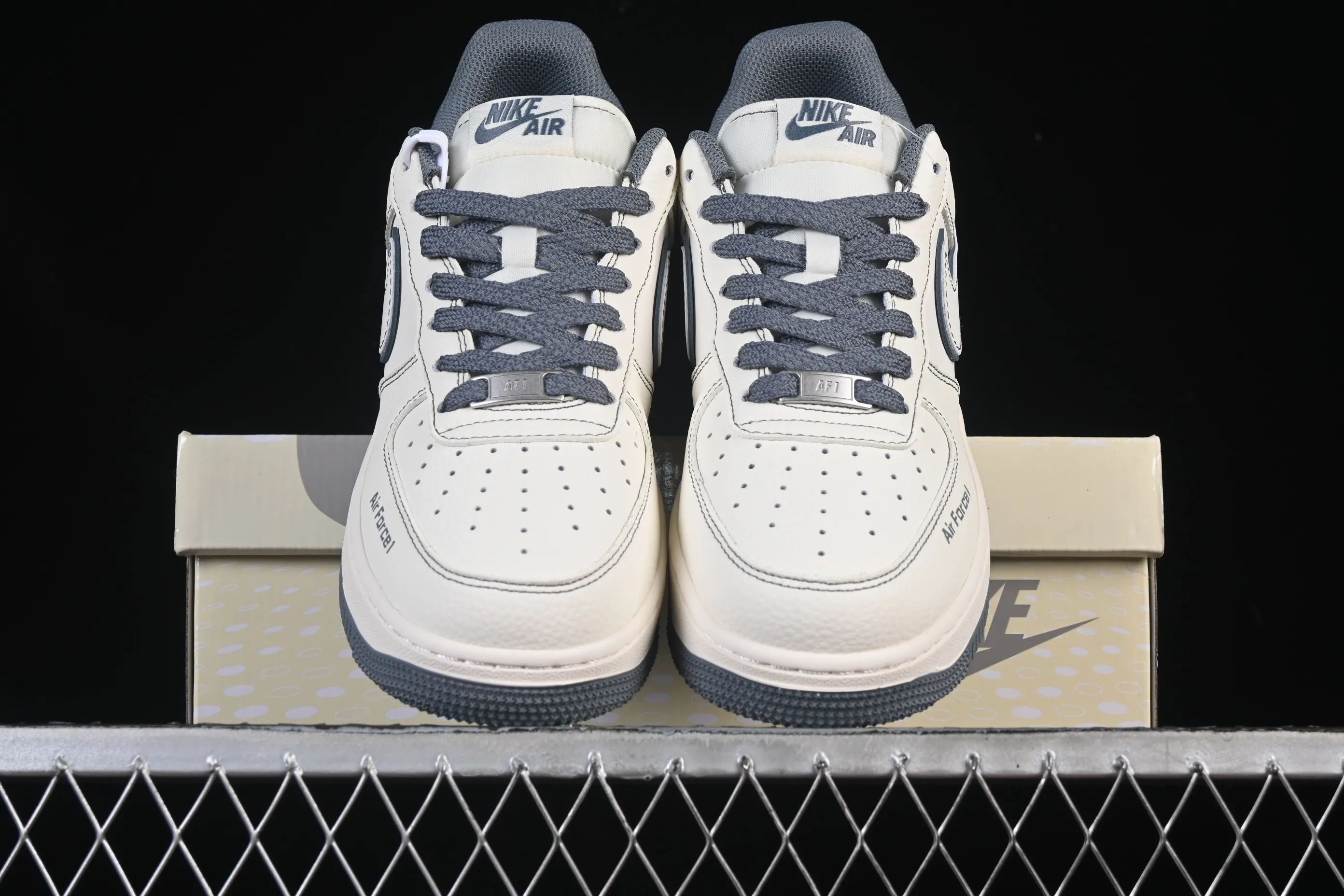 All Categories Nk Air Force 1 Air Force Series Nk Air Force 1 Low Air Force Low Nike Air Force 1'07 Low Rice Dark Gray Bugs Bunny Air Force One Low Casual Shoes JP8028-014